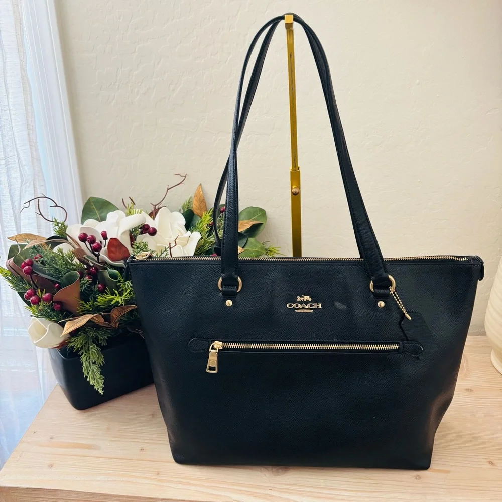 Coach Gallery Tote‎ Bag Black Leather Gold Accents F79608